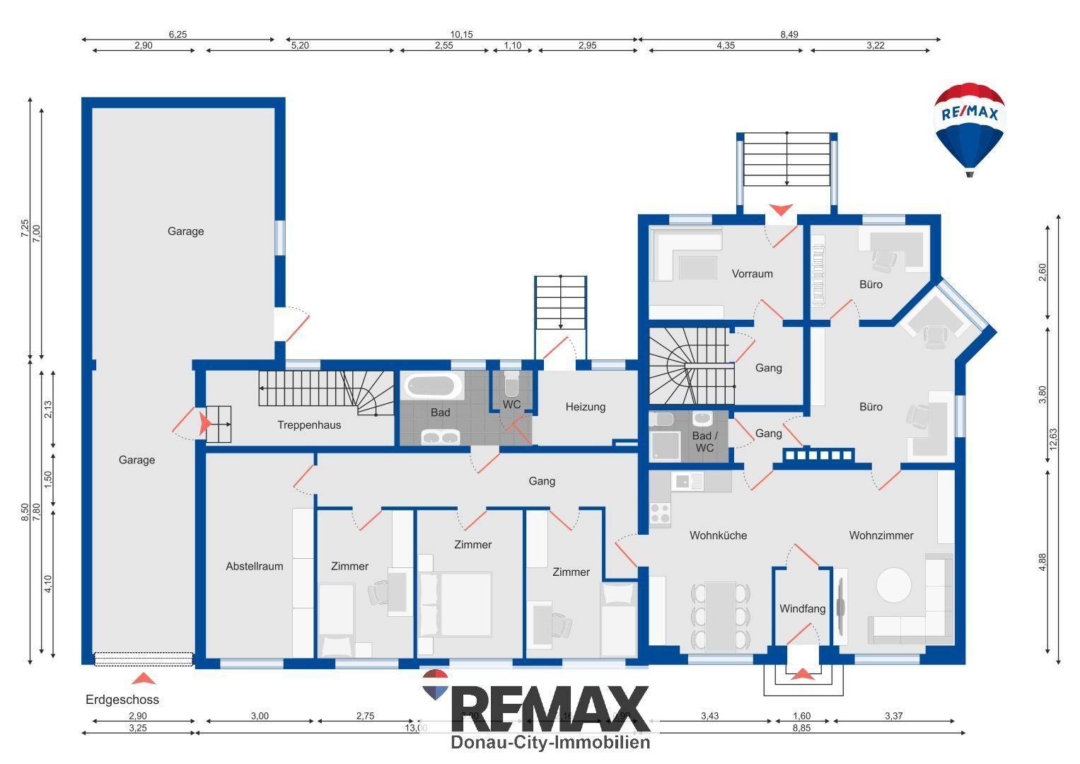 Grundriss des Erdgeschosses mit Garage, Wohnküche und mehreren Zimmern, gut aufgeteilt.