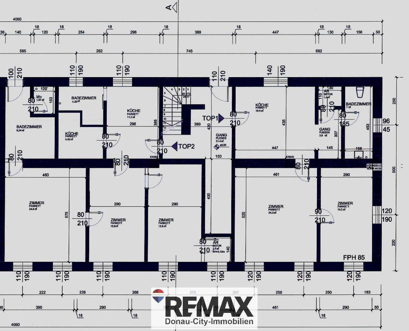 Grundrissplan für mehrere Wohneinheiten mit Zimmern, Bädern und Küchen.