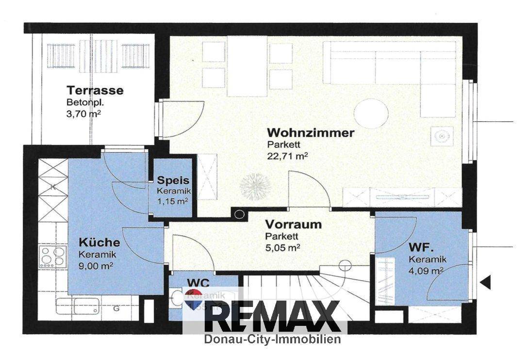 Grundriss des Erdgeschosses mit Wohnzimmer, Küche und Terrasse.