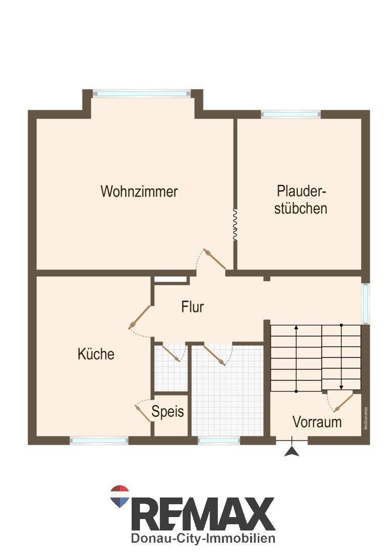 Grundriss des Erdgeschosses mit Wohnzimmer, Küche, Speisekammer und Flur.