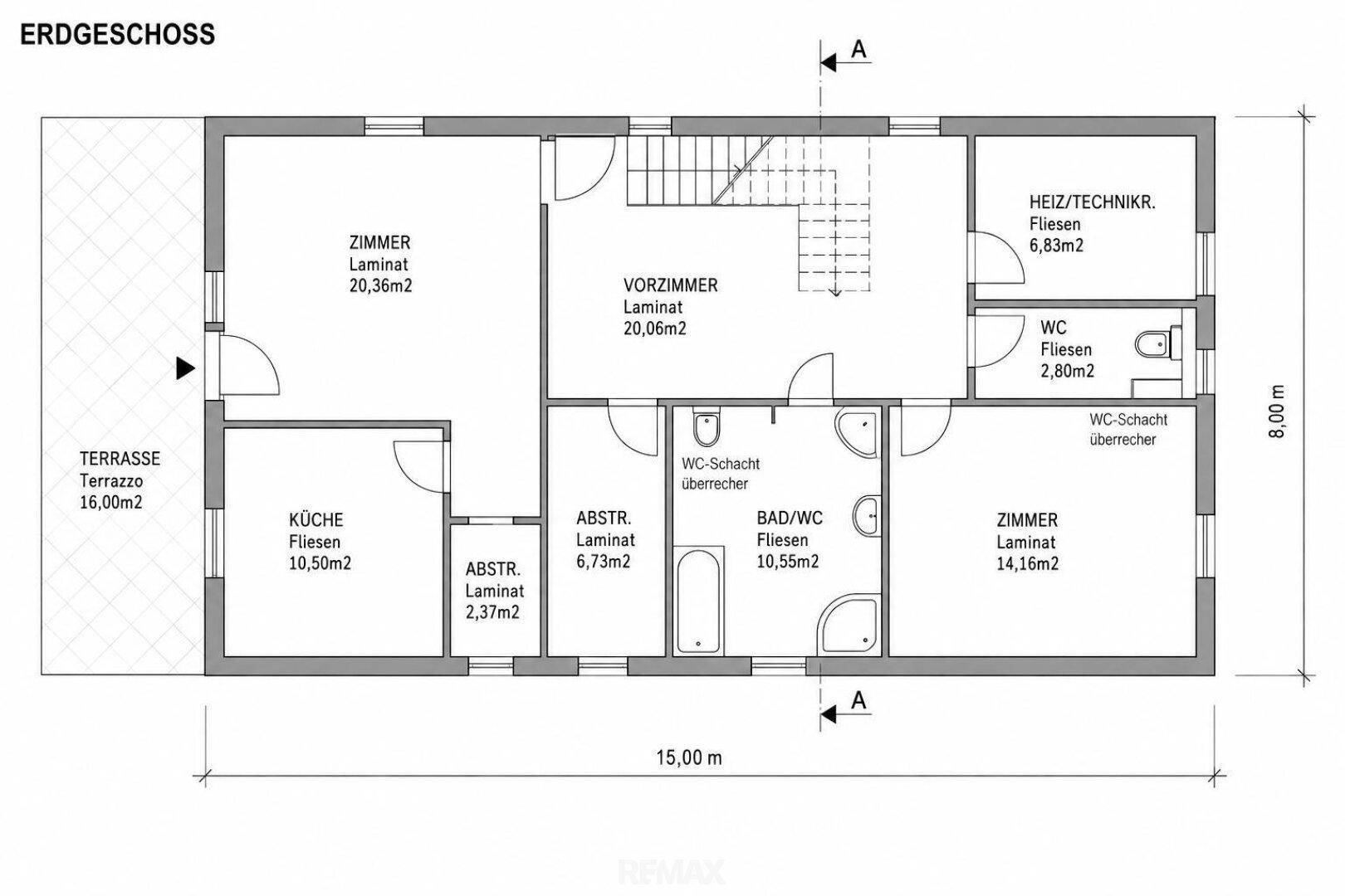 Grundriss des Erdgeschosses mit Zimmern, Küche, Bad und Terrasse.