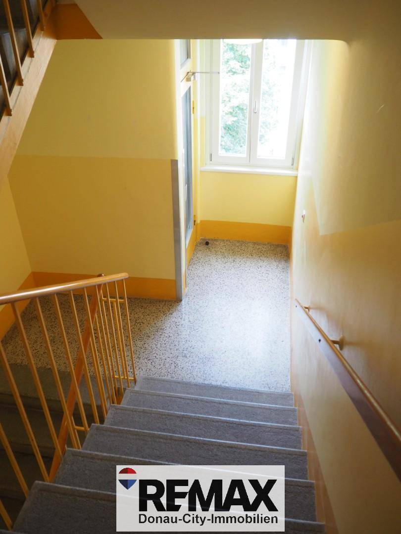 Stiegenhaus- Lift im Halbstock