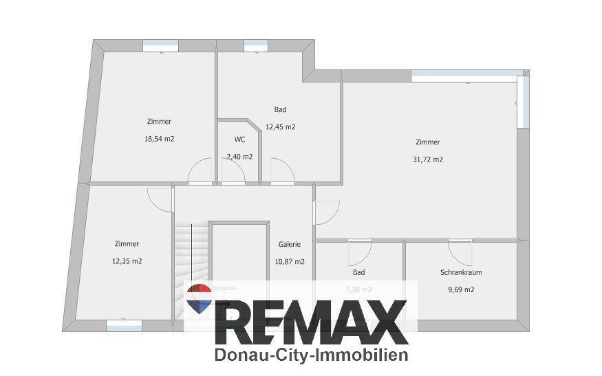 Grundriss des Obergeschosses mit mehreren Zimmern, Bädern und einem Schrankraum, der viel Platz bietet.