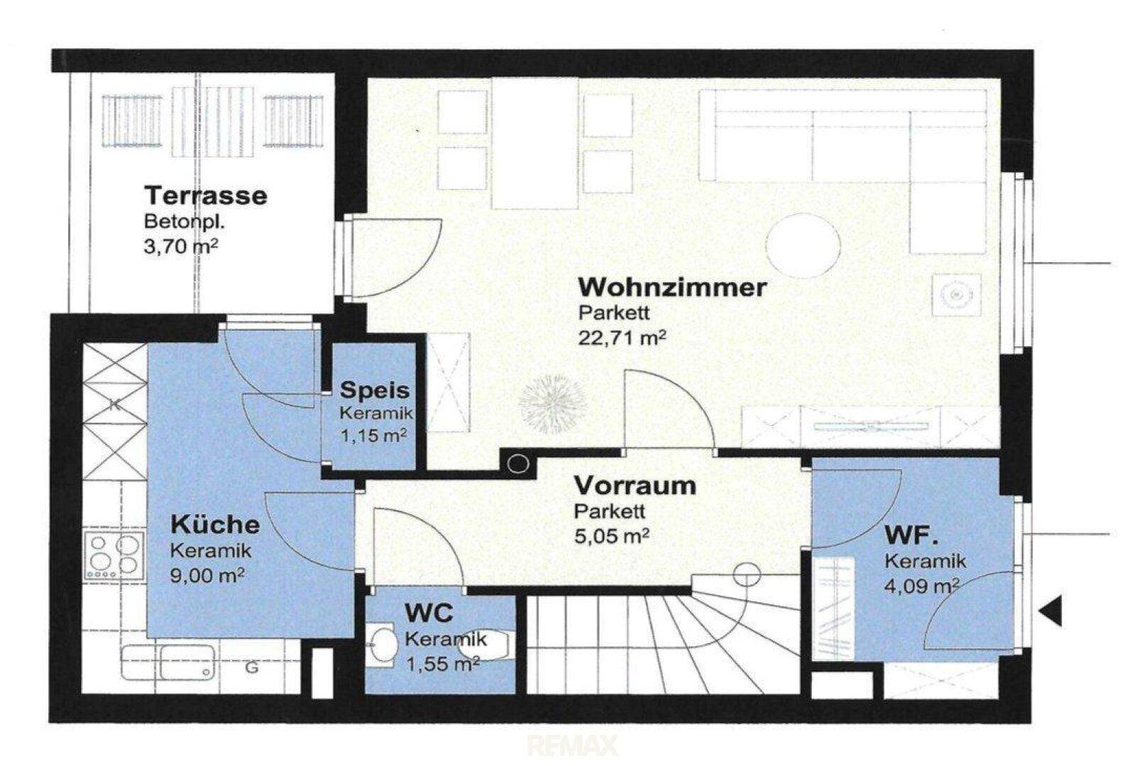 Grundriss des Erdgeschosses mit Wohnzimmer, Küche, WC und Terrasse.