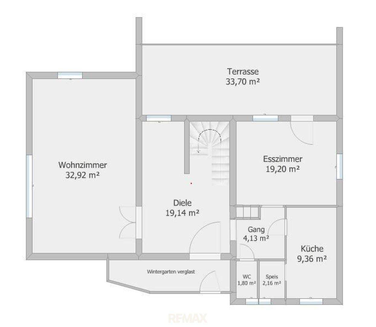 Grundriss des Erdgeschosses mit Wohnzimmer, Esszimmer, Küche, WC und Terrasse.