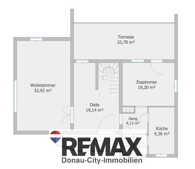 Grundriss des Erdgeschosses mit Wohnzimmer, Esszimmer, Küche und großer Terrasse.