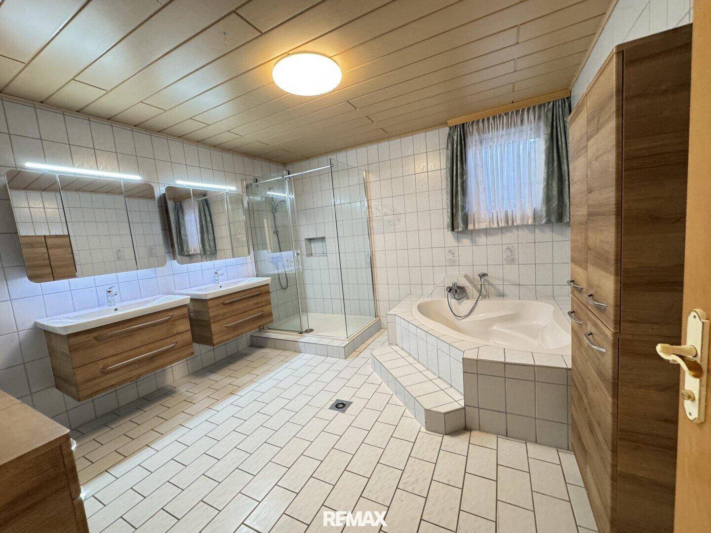 ETW 2003 Leitzersdorf - Badezimmer