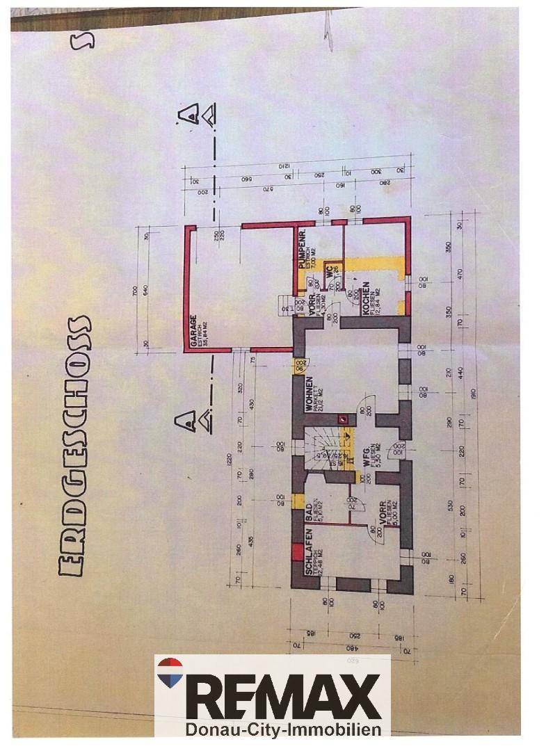 Grundriss des Erdgeschosses mit Wohn-, Schlaf- und Küchenbereichen sowie Terrasse.