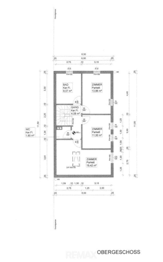 Grundriss des Obergeschosses mit Schlafzimmern und Badezimmer.