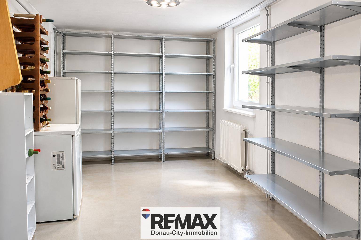 Raum Keller ca. 22m², mittels AI Gegenstände entf.