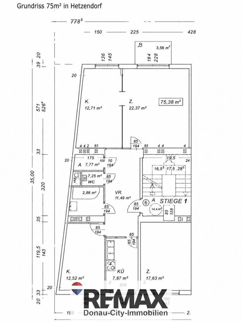 Grundriss von 75m² mit WC, Küche und Zimmern, inklusive Maßangaben und Balkon.