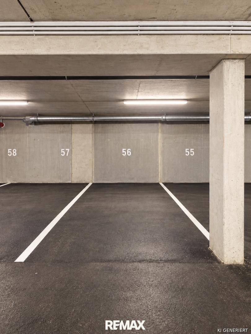 Tiefgarage mit markierten Stellplätzen, bietet sicheren Parkraum für Fahrzeuge.