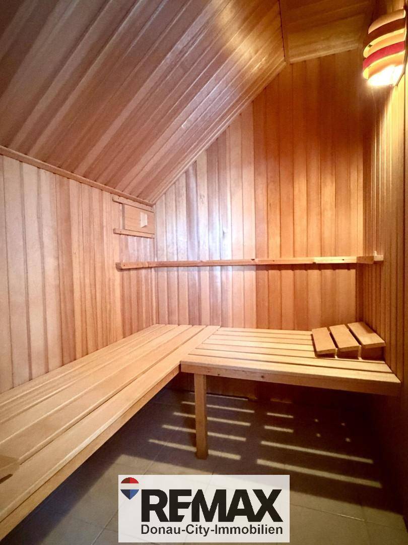 11 SAUNA