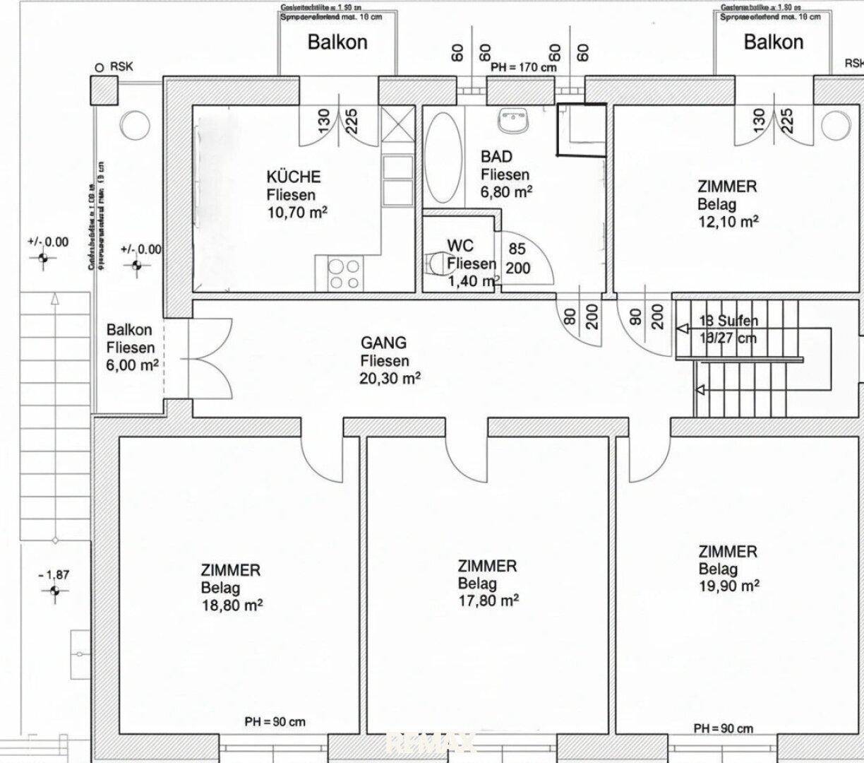 Grundriss einer Wohnung mit Küche, Bad, separatem WC, vier Zimmern und zwei Balkonen. Fliesenboden in mehreren Bereichen.