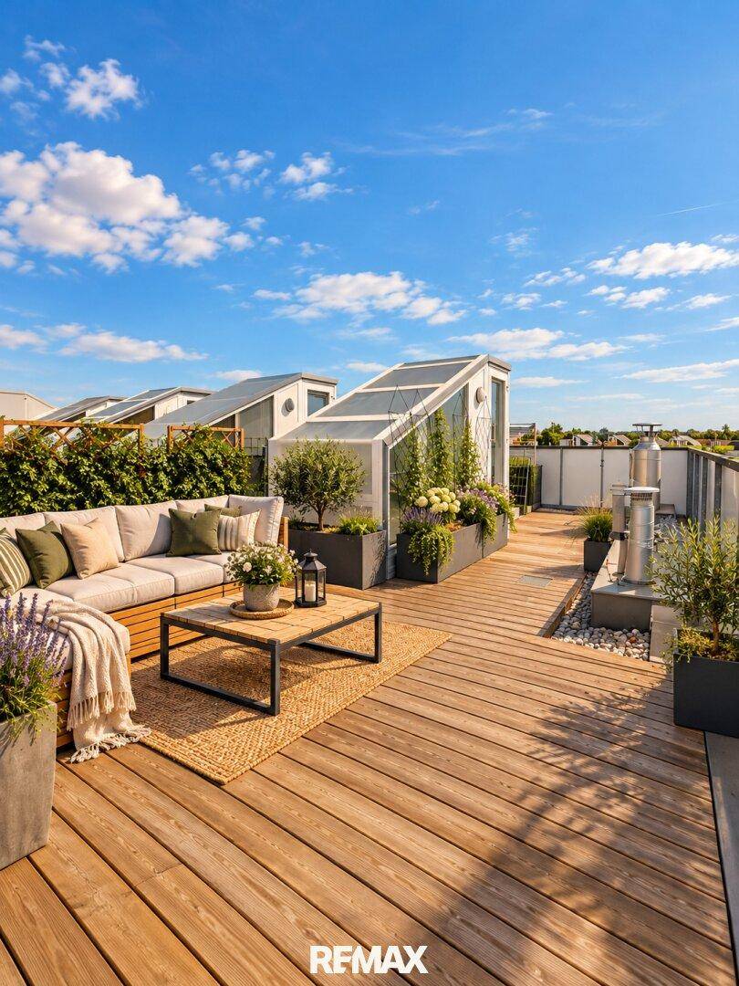 Große Dachterrasse mit Holzboden, Lounge-Möbeln und Pflanzen.