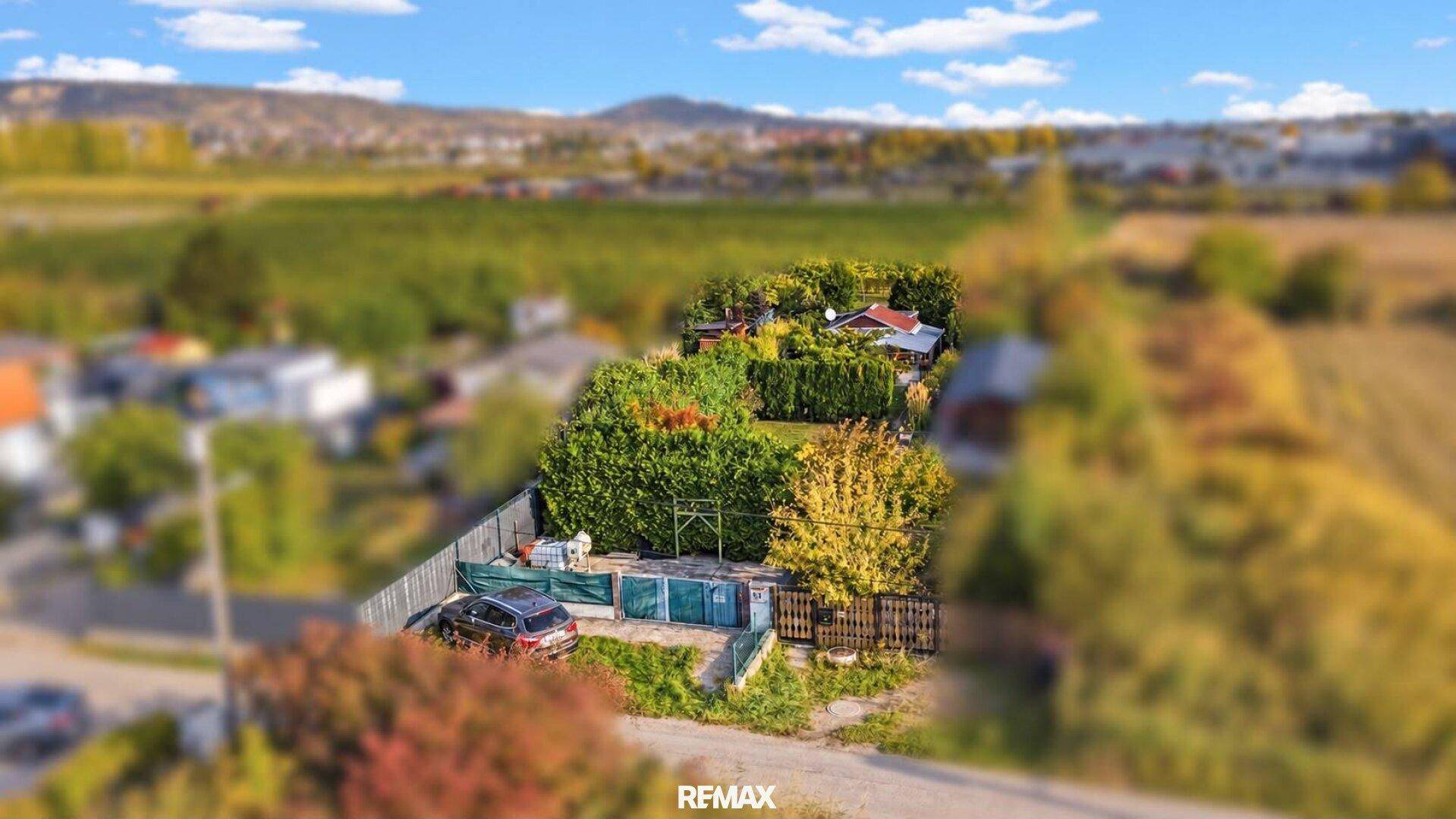 Miniaturisierte Luftaufnahme des Grundstücks mit umliegender Landschaft und Feldern.