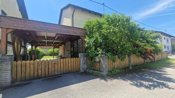 Zweifamilienhaus mit großem Keller, Garten und Carport-nur wenige Minuten von Klagenfurt entfernt. - View 2