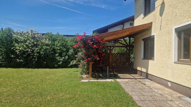 Zweifamilienhaus mit großem Keller, Garten und Carport-nur wenige Minuten von Klagenfurt entfernt. - View 4