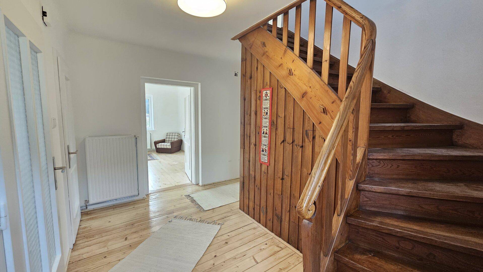 EG - Vorzimmer, Blick ins Wohnzimmer - Haus - Molzbichl - mieten