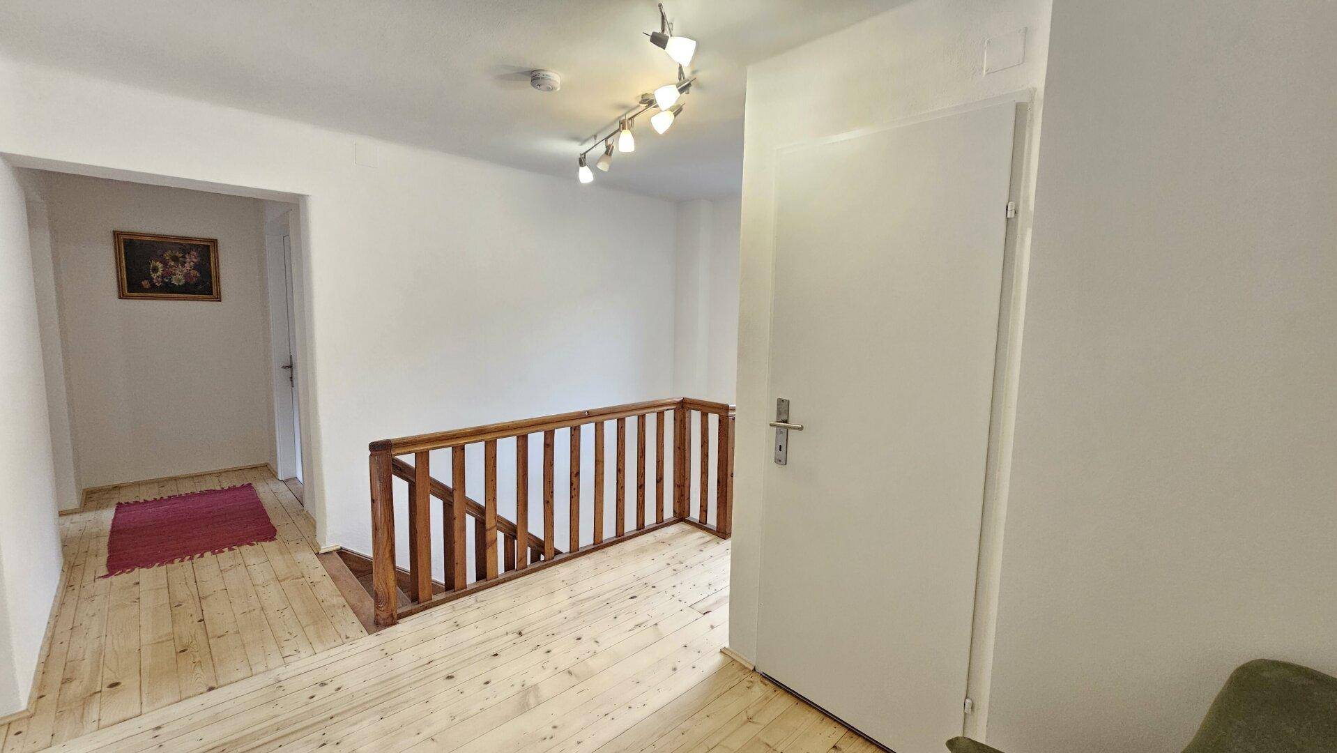 OG - Vorzimmer - Haus - Molzbichl - mieten