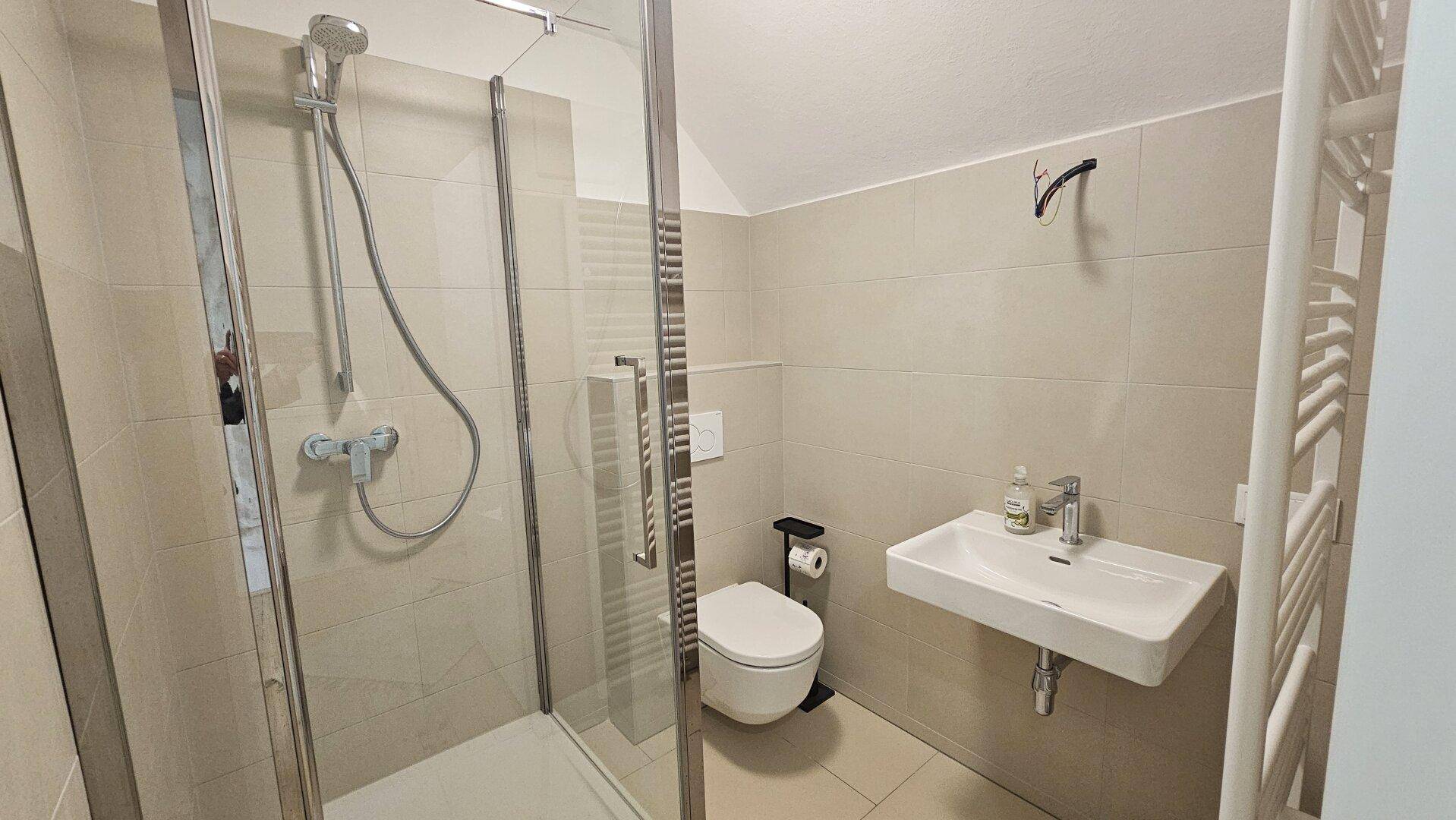 OG - Bad 2 inkl. WC - Haus - Molzbichl - mieten