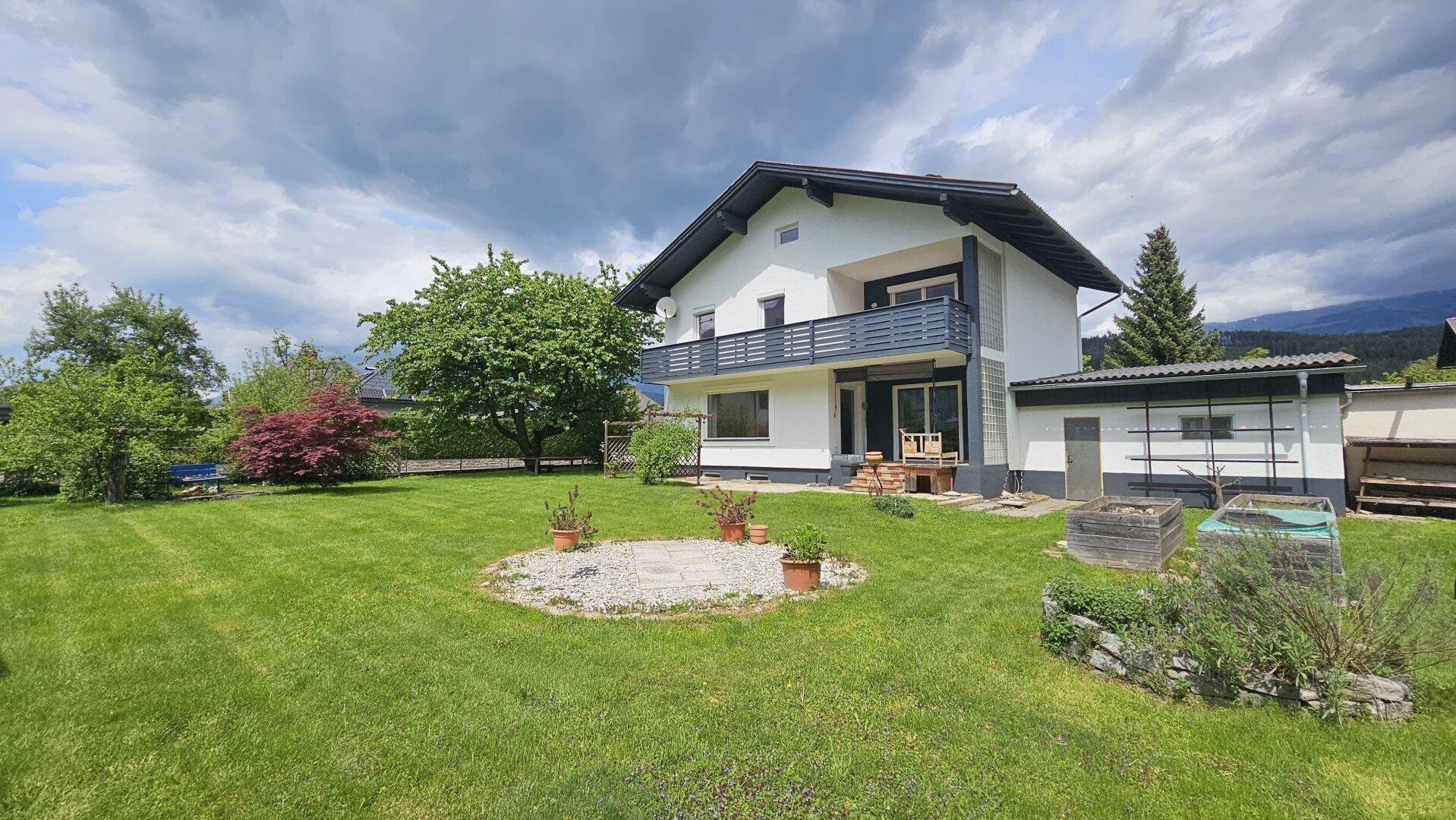 Top Lage in Spittal - 130m² Wohnfläche, 6 Zimmer, gepflegt mit Balkon, Terrasse, Garage uvm. - Ansicht 2