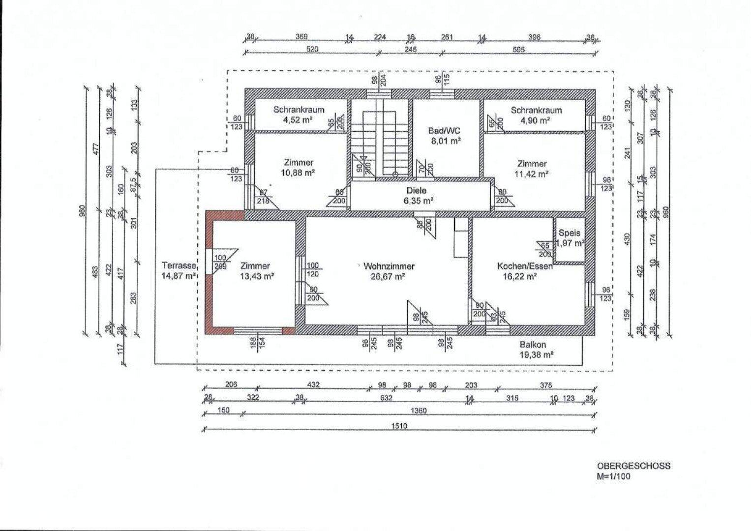 Grundriss des Obergeschosses mit Wohnzimmer, Küche, Schlafzimmern, Bad, Terrasse und Balkon.