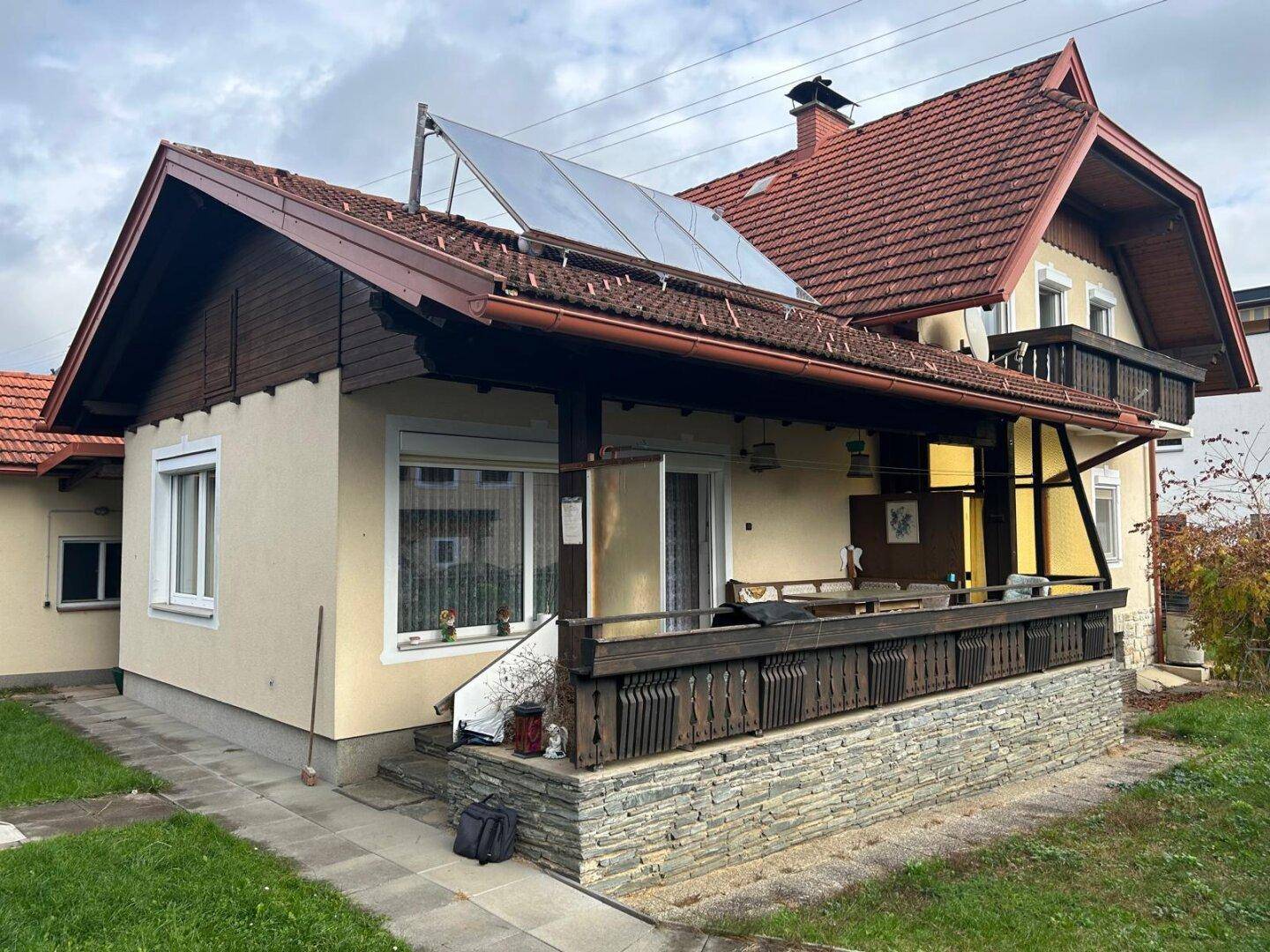 Feldkirchen Stadt - BJ 2018 zwei Häuser 170 m² + saniertes 135 m² Haus mit mehreren Möglichkeiten mit Garten und Carport mit 1041 m² Grund– nähe neues medQuartier-Ärztehaus, HAK &amp; BH Feldkirchen - Ansicht 2