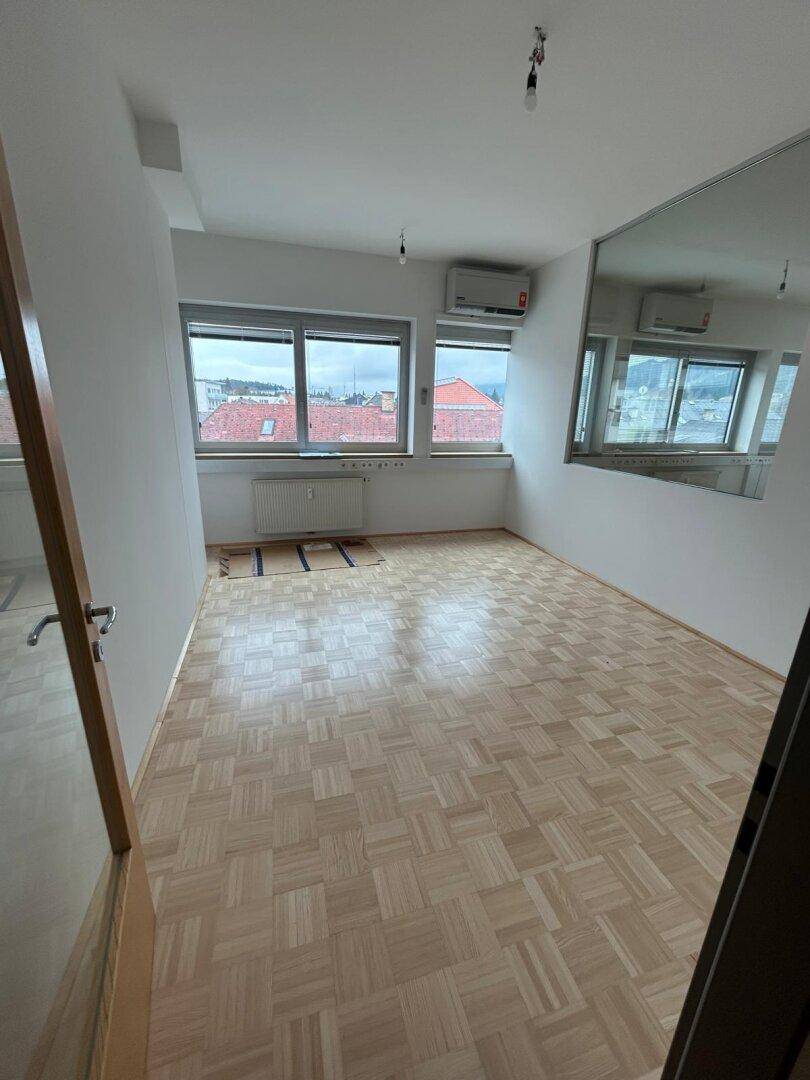 Modernes helles Büro 173 m² mit Lagerraum und Aufzug, Klimaanlage &amp; optional Tiefgarage in Feldkirchen zu vermieten! - Ansicht 6