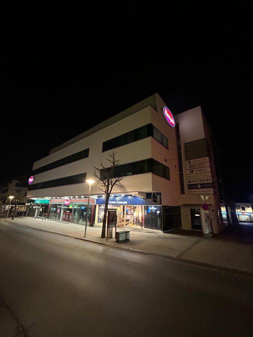 Modernes helles Büro 173 m² mit Lagerraum und Aufzug, Klimaanlage &amp; optional Tiefgarage in Feldkirchen zu vermieten! - Ansicht 2