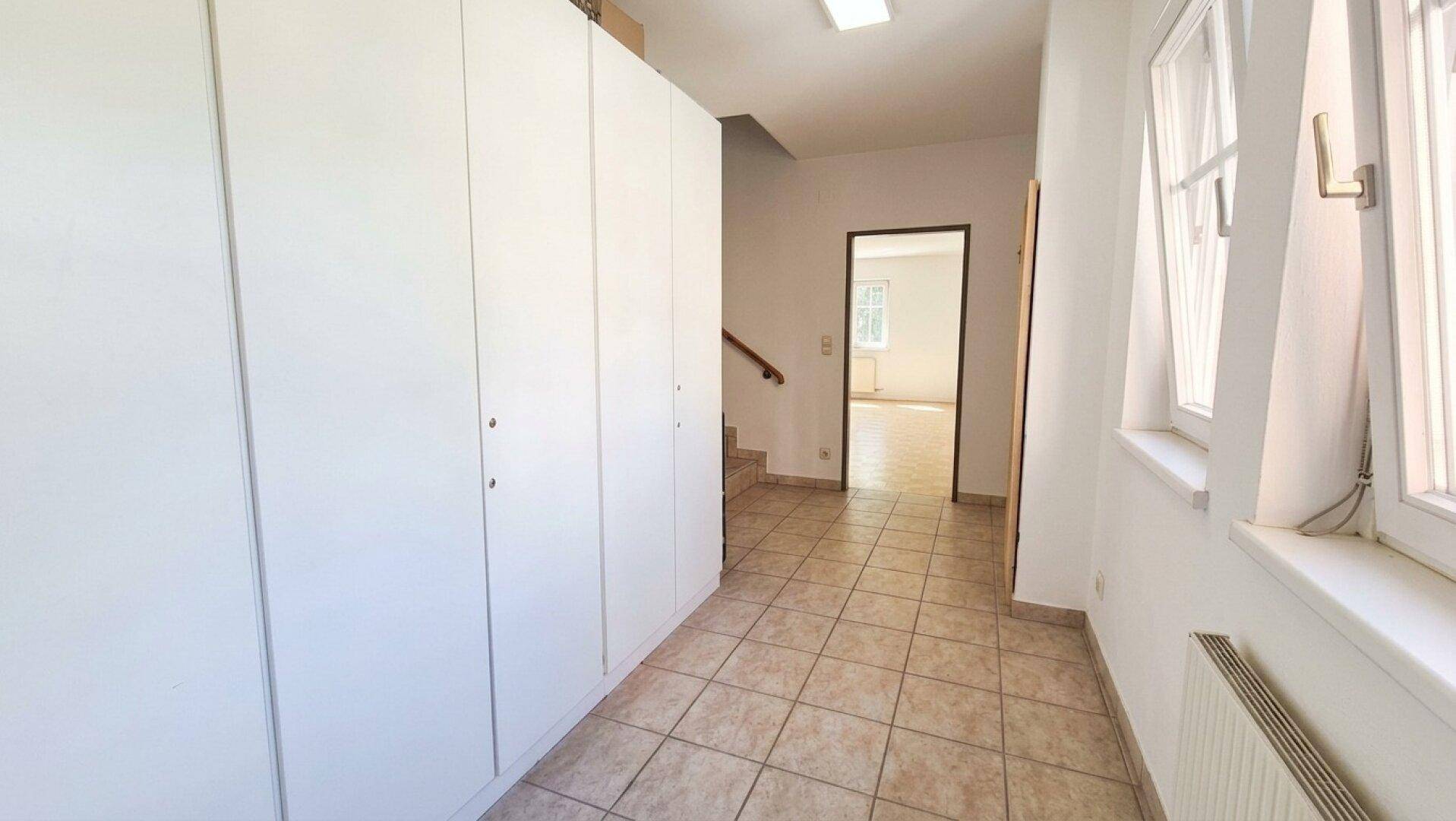 Vorzimmer zur Wohnung 1 und 2 - Wohnung - Seeboden - kaufen