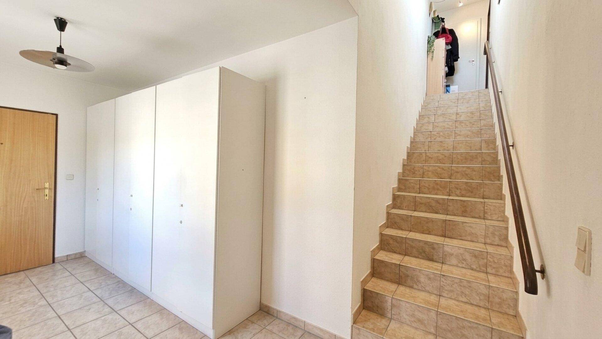 Stiegenaufgang zur Wohnung 2 - Wohnung - Seeboden - kaufen
