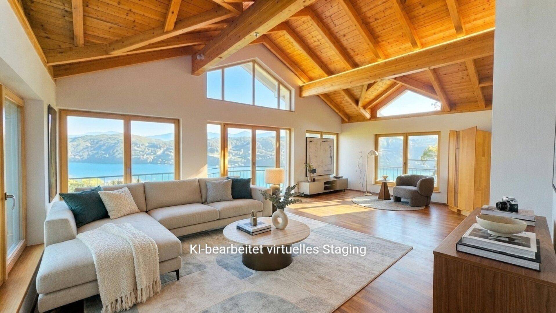 Großzügiges Wohnzimmer mit atemberaubendem Seeblick, Holzbalkendecke und viel Tageslicht, virtuell inszeniert.