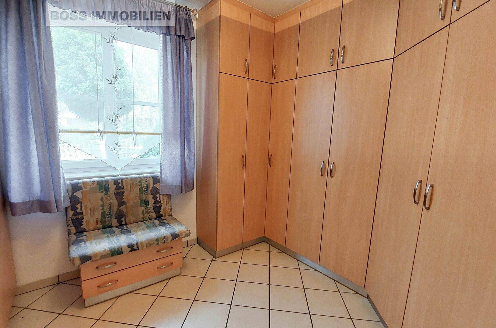 51 Garderobe EG