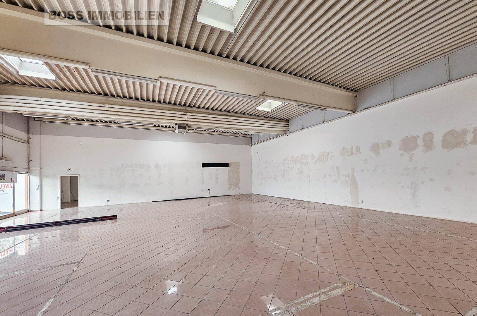 Großzügige Gewerbefläche mit 979 m² in stark frequentierter Lage an der B1 – pohled 2