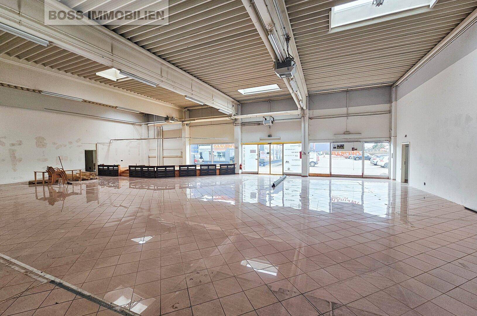 Großzügige Gewerbefläche mit 979 m² in stark frequentierter Lage an der B1 – pohled 3