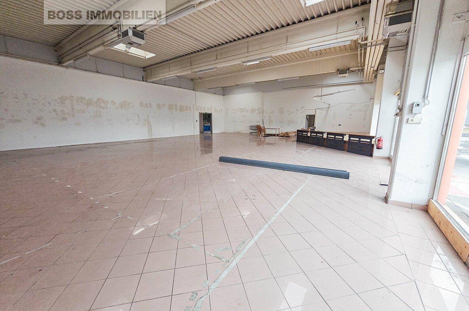 Großzügige Gewerbefläche mit 979 m² in stark frequentierter Lage an der B1 – pohled 4