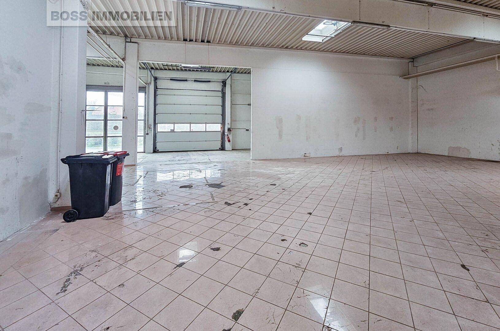 Großzügige Gewerbefläche mit 979 m² in stark frequentierter Lage an der B1 – další