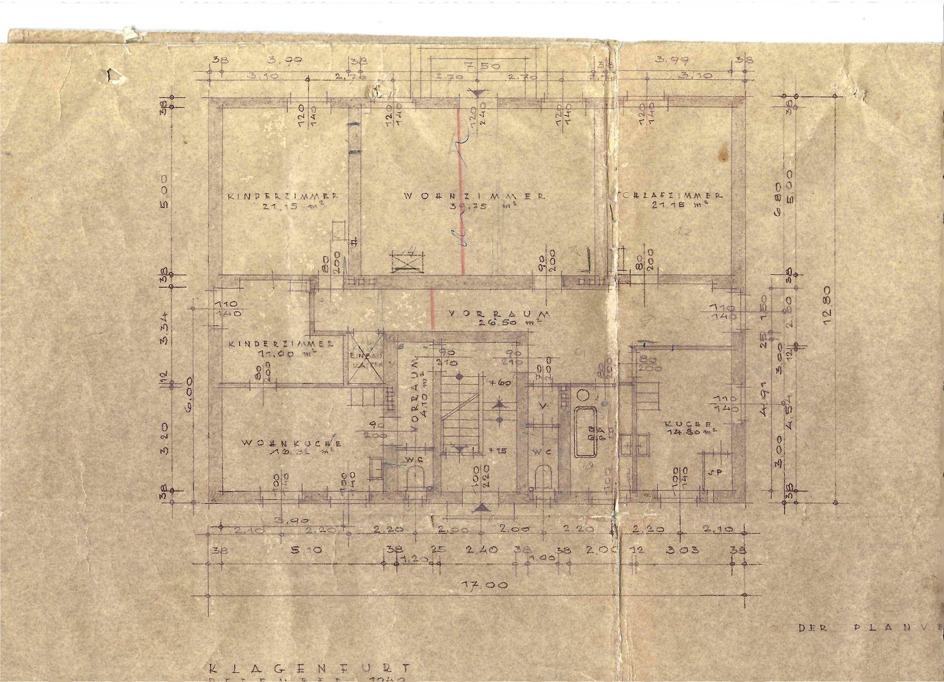 Detaillierter Grundrissplan mit Raumaufteilung, Küche und Balkon.