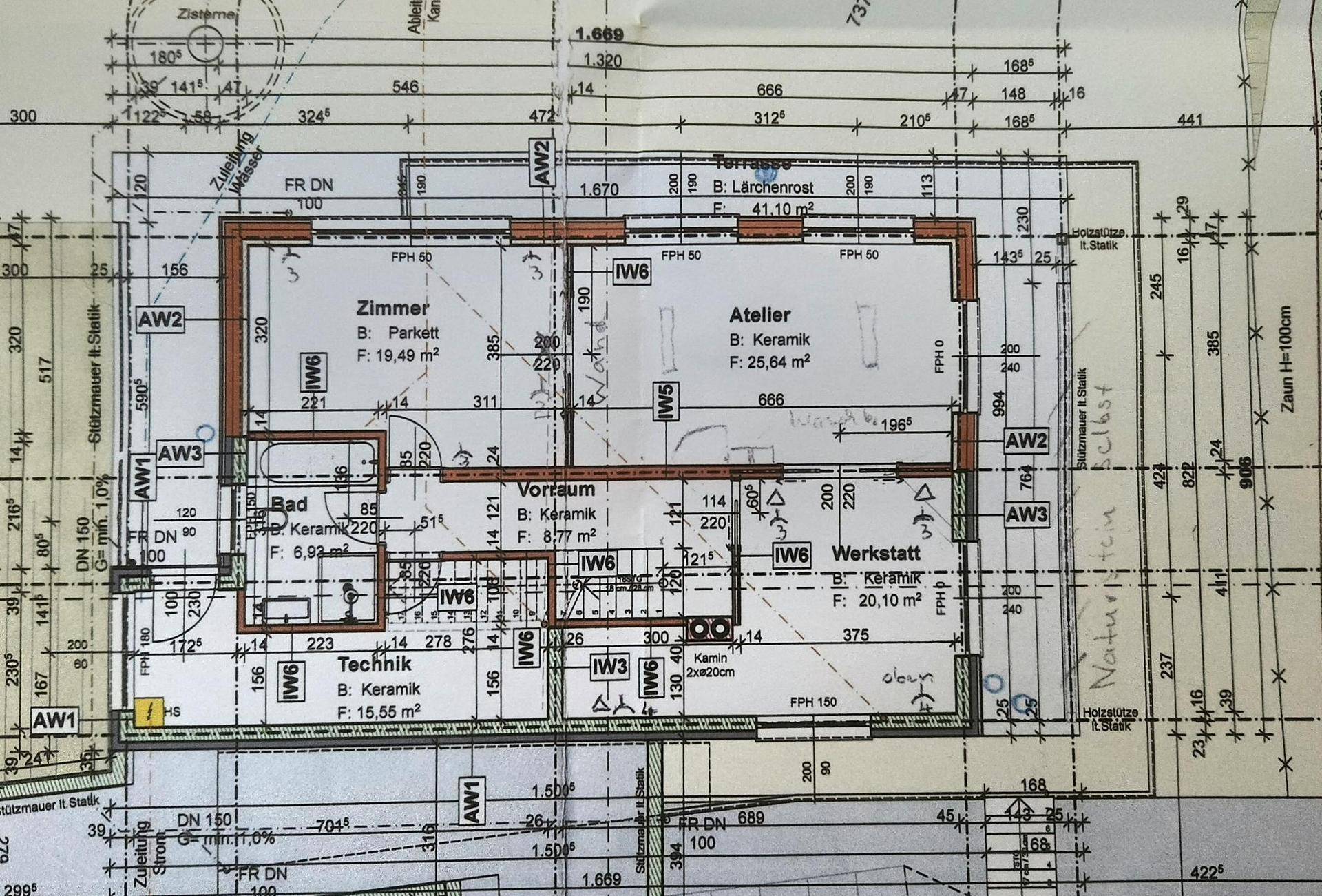 Grundriss des Untergeschosses mit Zimmern, Bad, Technikraum und Werkstatt.
