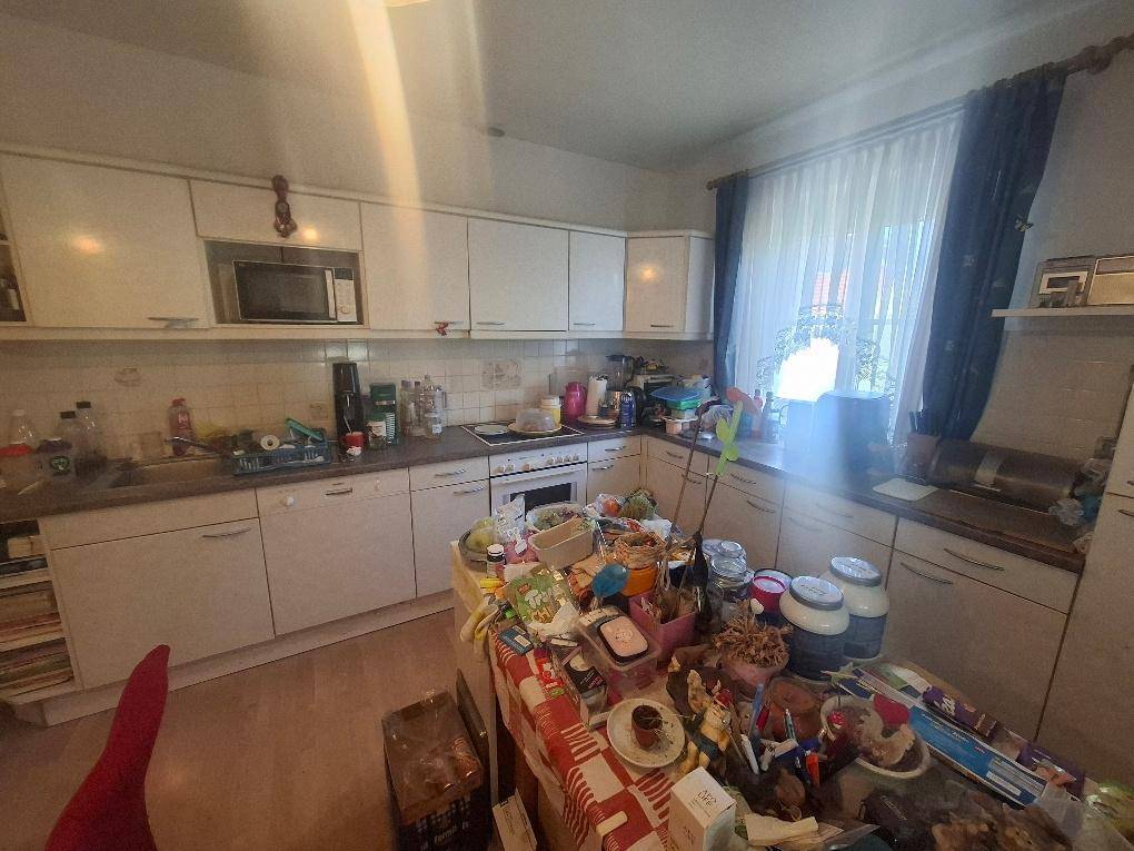 Felixdorf: Einfamilienhaus mit Keller, Garage und Carport auf einem sehr großen (teilbaren) Grundstück in toller Lage - View 6