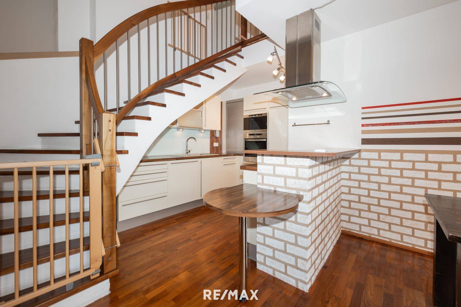 Küche mit Treppe