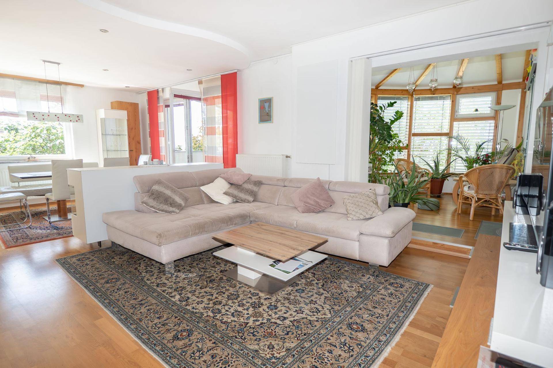 Hart bei Graz: Wohnen mit Fernblick – Großzügiges Wohnhaus mit Einliegerwohnung und Pool - Ansicht 2
