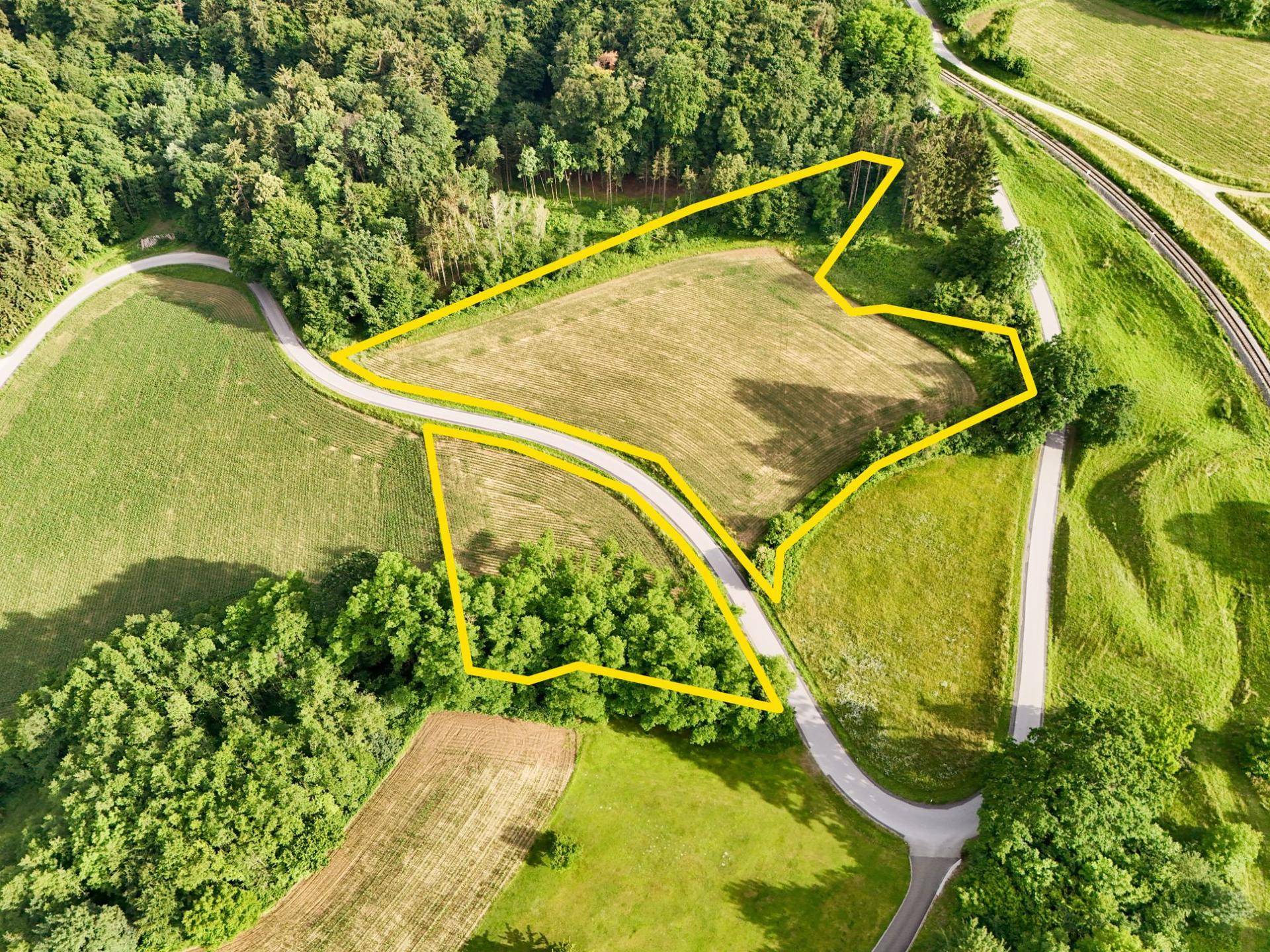 5,6 ha landwirtschaftliche Flächen in erhöhter Lage mit bestehendem Wirtschaftsgebäude - Ansicht 2