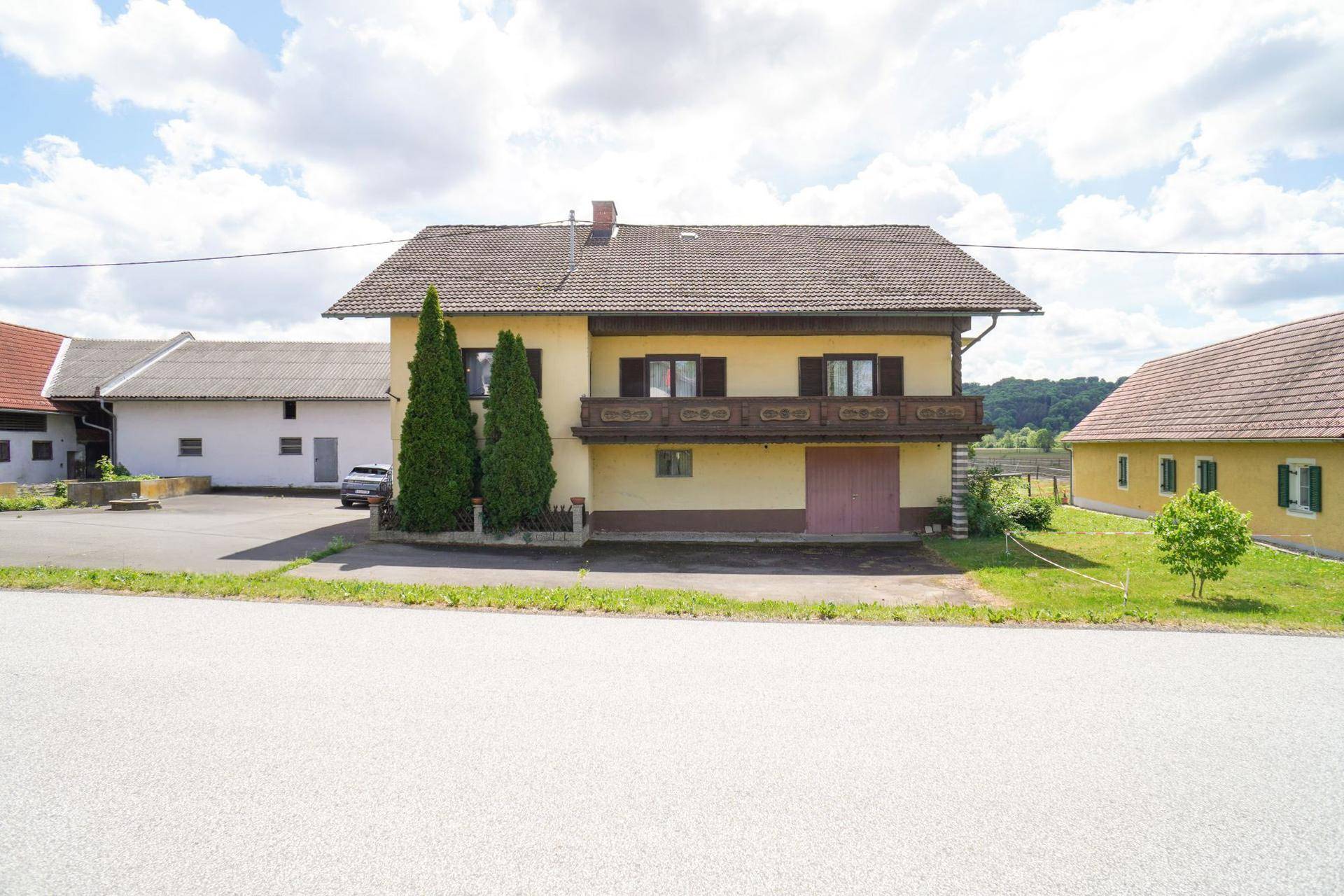 Nähe Riegersburg: Wohnhaus mit geräumigen Nebengebäuden und großem Garten - Widok 6