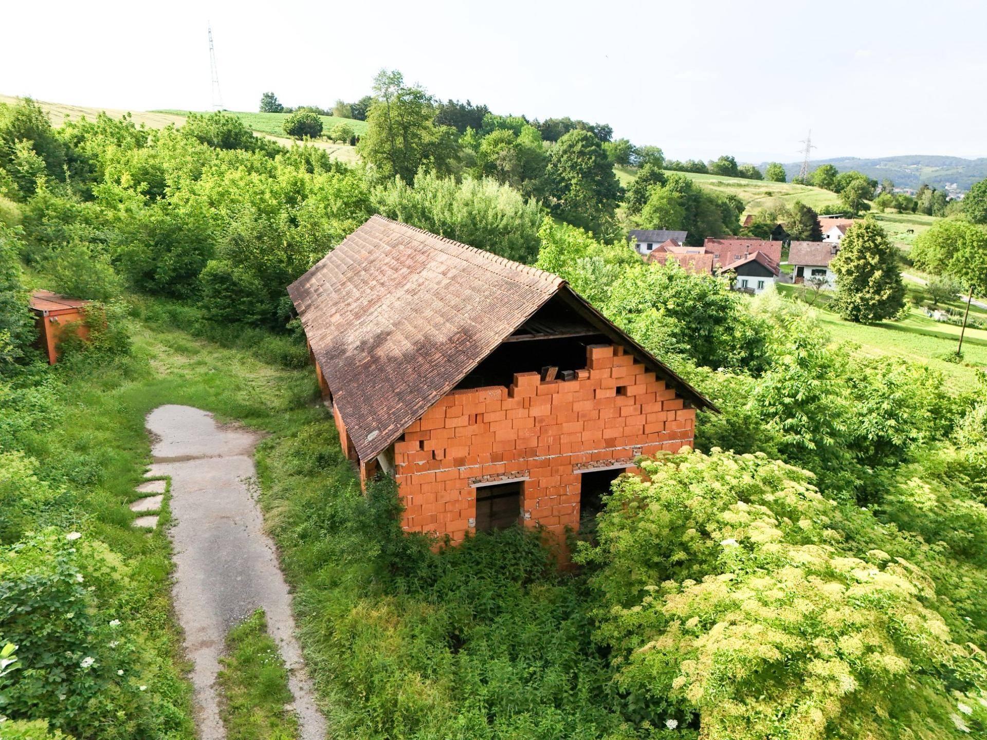 5,6 ha landwirtschaftliche Flächen in erhöhter Lage mit bestehendem Wirtschaftsgebäude - Ansicht 4