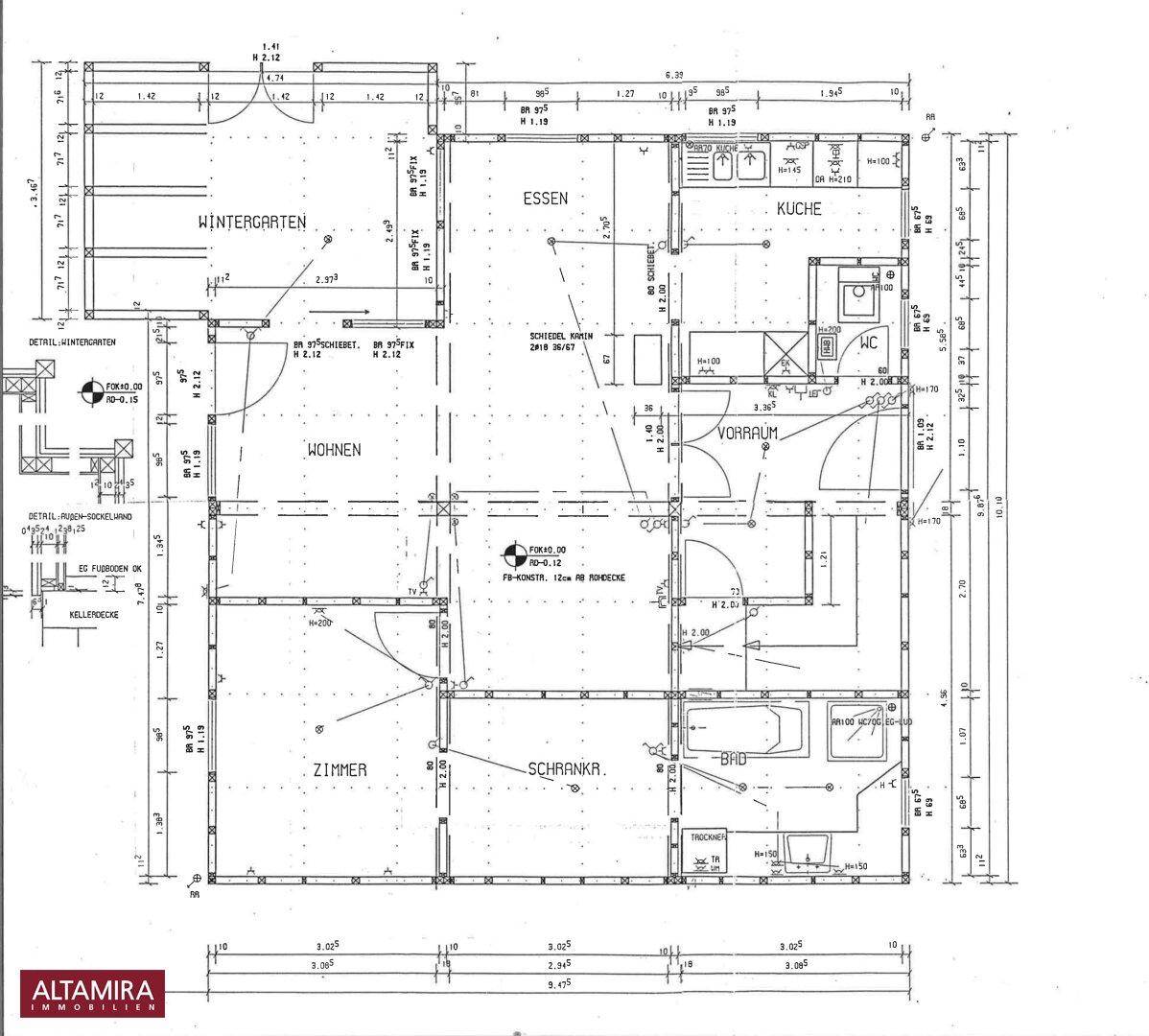 Grundriss des Erdgeschosses mit Wintergarten, Wohnzimmer, Küche, Essbereich und Bad.