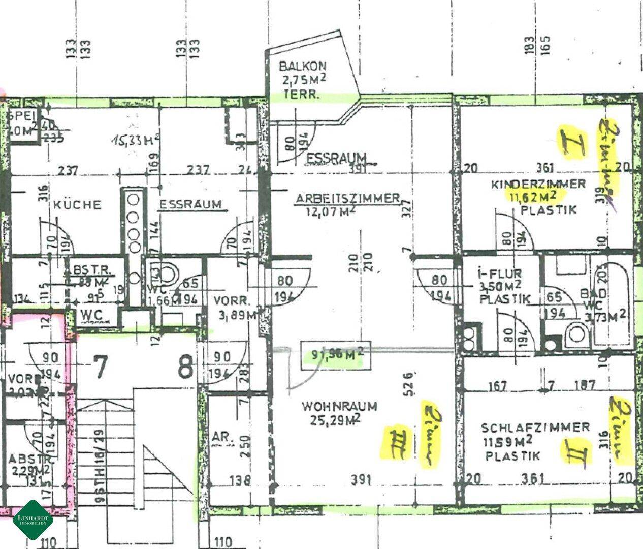 Detaillierter Grundriss einer Wohnung mit mehreren Zimmern, Balkon und Essbereich.