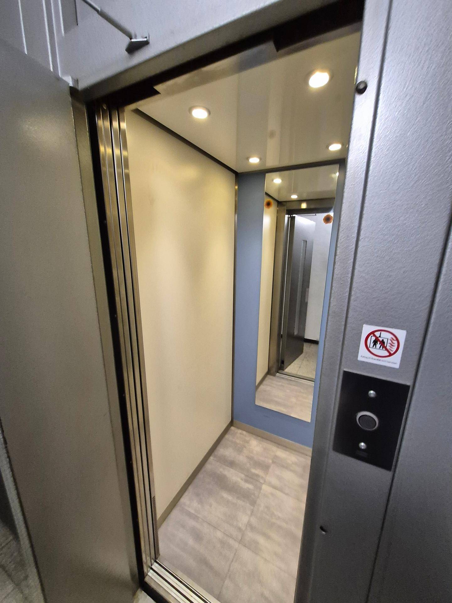 Attraktives Büro mit Balkon – pohled 6