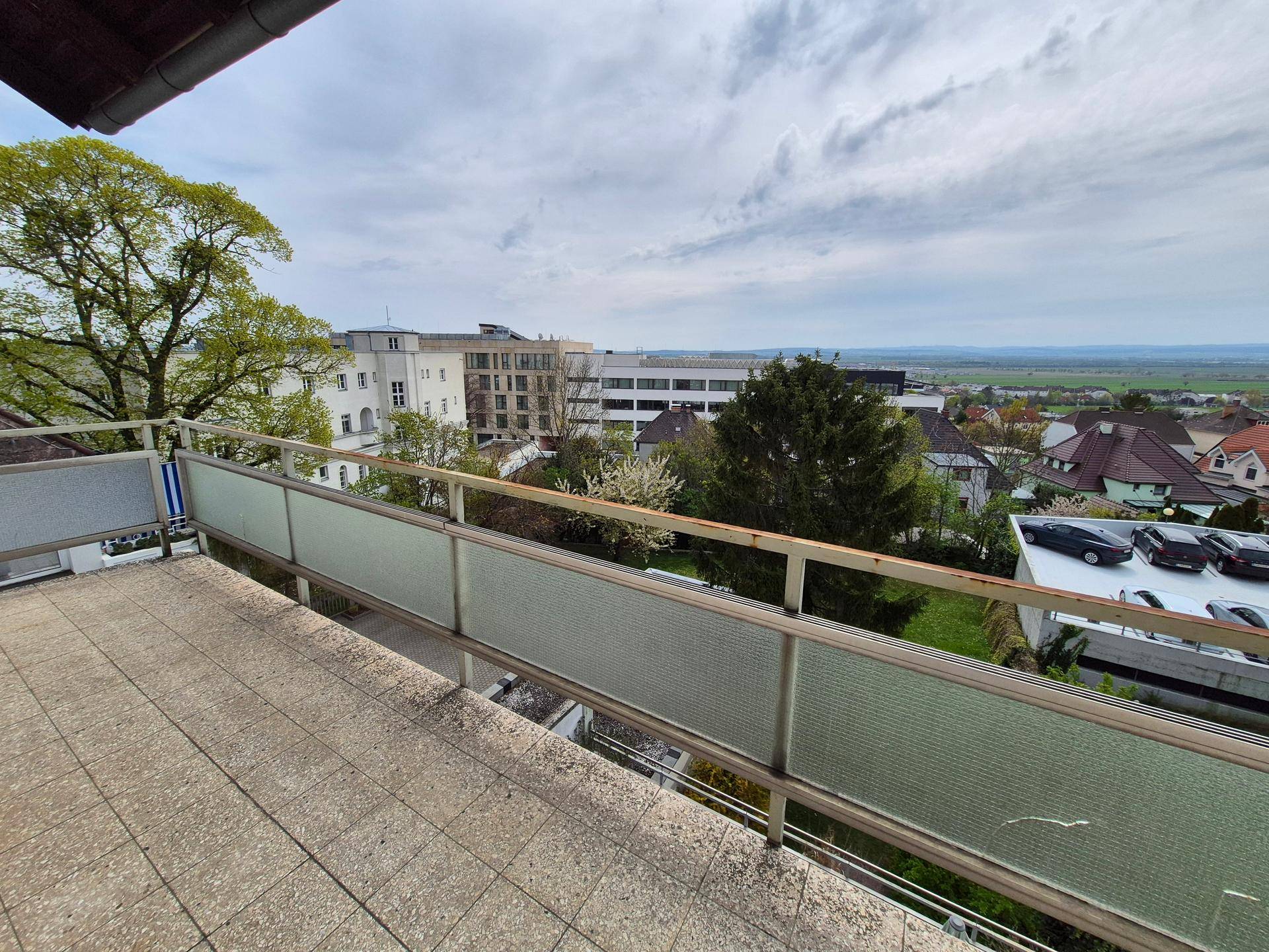Attraktives Büro mit Balkon – pohled 3